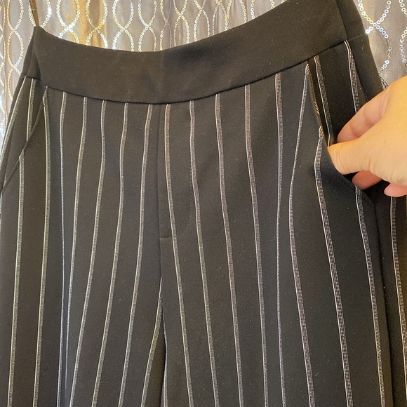 Chic & Comfort Wide Leg Stretch High Rise Crop Stripe Pants in Black & White S/M - Picture 3 of 6